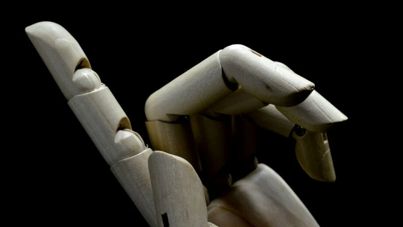 Degetul artificial care poate identifica materialele cu precizie de 90%