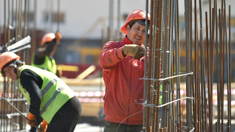 Дефицит кадров в Молдове: бизнес требует от властей упростить найм иностранцев.