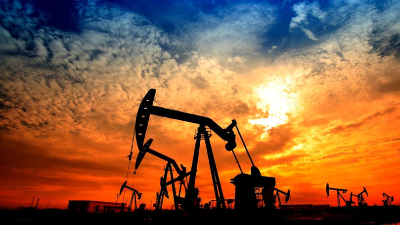 Prețul petrolului a depășit 90 de dolari pentru prima dată în 2023