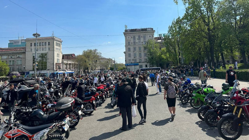 Paradă cu motociclete pe străzile Capitalei: Am venit să simt adrenalina