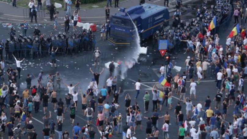 Mărturii din Piaţa Victoriei: M-au bătut cu bastoanele ca pe covoare