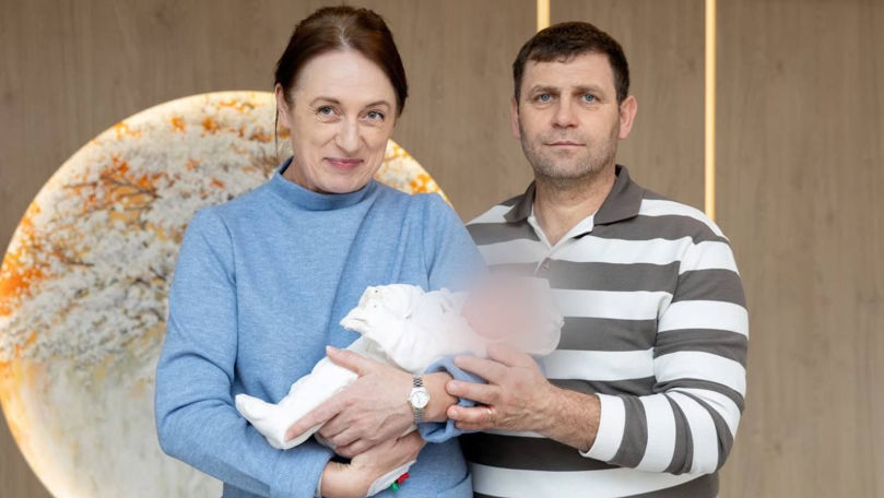 O moldoveancă de 50 de ani a devenit mămică pentru prima oară
