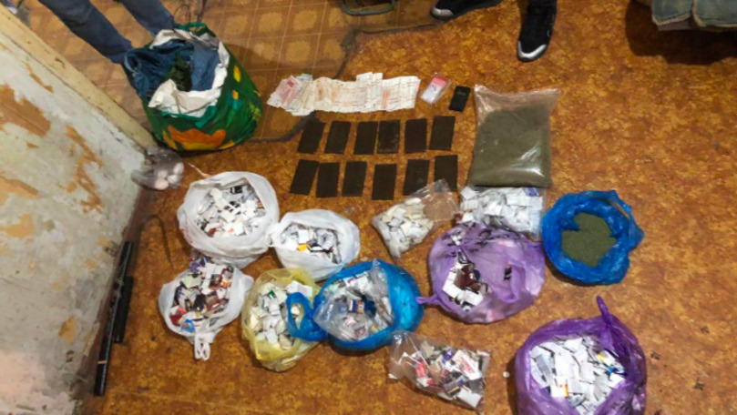 Marijuană și hașiș de 800.000 de lei, confiscate de poliție. 4 reținuți