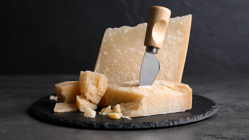 Beneficii pentru sănătate ale parmezanului. De ce e bine să-l consumi