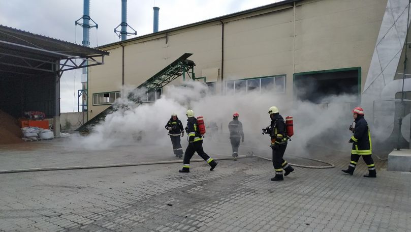 Pompierii au simulat o intervenție la o fabrică de conserve din Edineț
