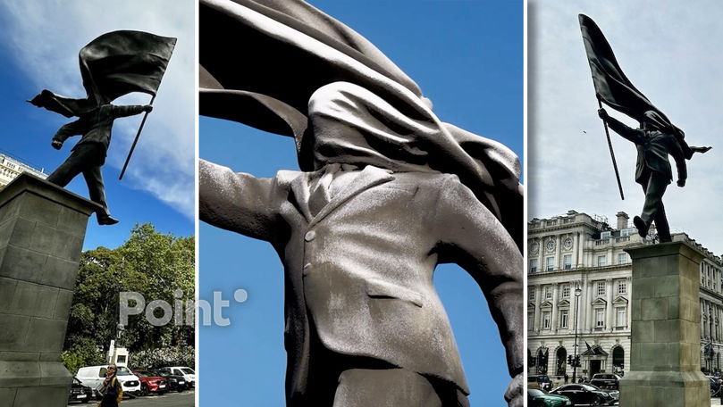 В центре Лондона появилась статуя с подписью Бэнкси.