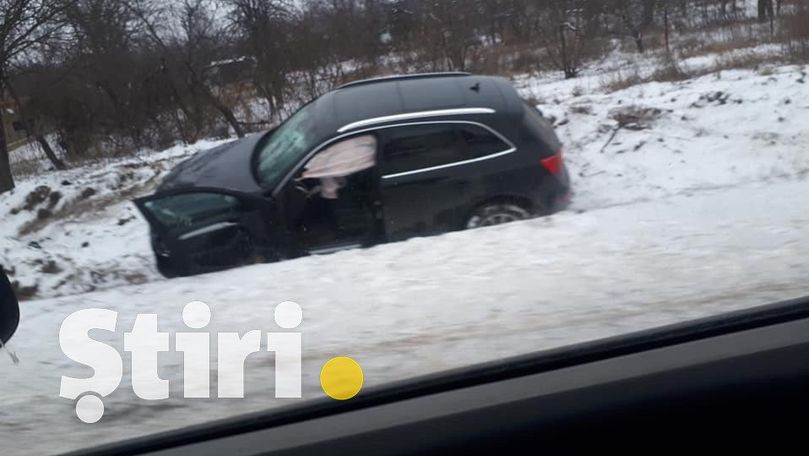 Accident în lanț la Anenii Noi: Două mașini au ajuns în șanț