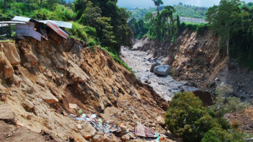 Alunecări de teren în Nepal. Sunt 2 morți și 5 răniți