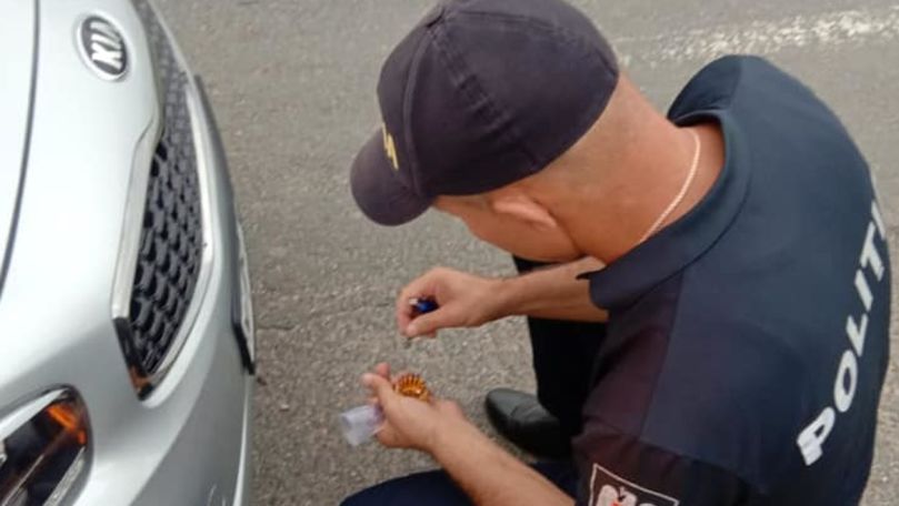Șofer din Rusia, filmat cum e lăsat fără plăcuțe auto în Moldova