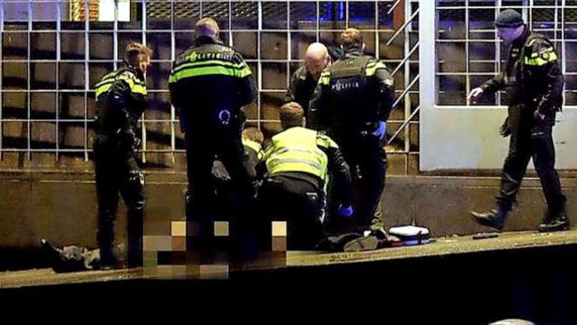 Focuri de armă în fața unei bănci din Amsterdam: Un bărbat, împușcat