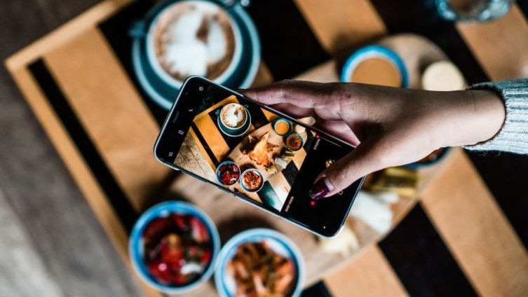 Искусственный интеллект помогает худеть через приложение SnapCalorie.