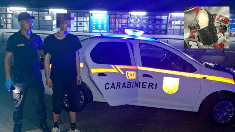 A rupt-o la fugă când a zărit carabinierii: Un minor a fost reținut