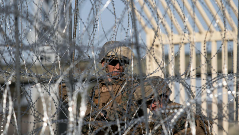Armata SUA a ridicat garduri şi baricade la graniţa cu Mexicul