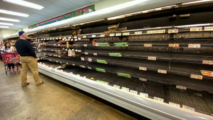 Prognoze sumbre în SUA: Magazinele se pregătesc pentru al doilea val