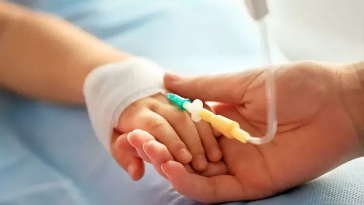 Cazul fetiței bătute de mama sa: Rudele Alisei vorbesc despre starea ei