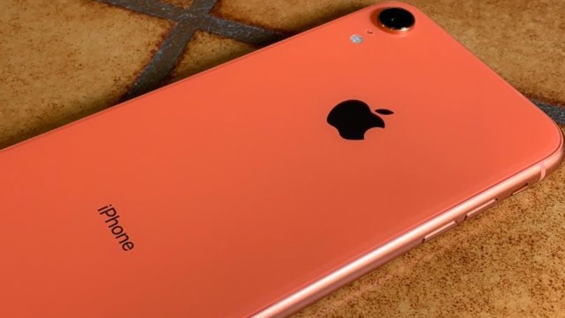 Apple ar putea muta producţia iPhone în afara Chinei