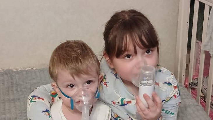 Apelul disperat al unei mame: Ambii copii, diagnosticați cu o boală rară