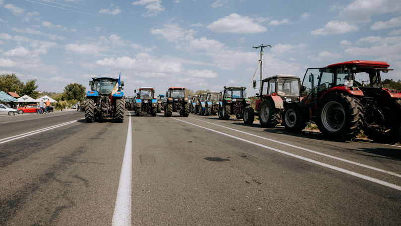 Fermierii protestează: Activitatea vămii Leușeni a fost blocată