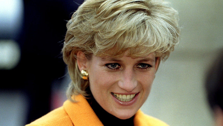 O rochie a Prințesei Diana a doborât un record. Cu câți bani s-a vândut