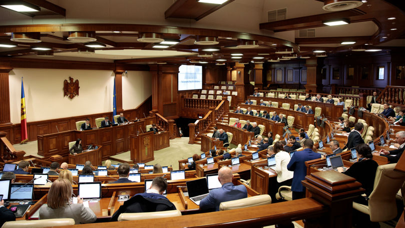 Introducerea sintagmei limba română, pe ordinea de zi a Parlamentului