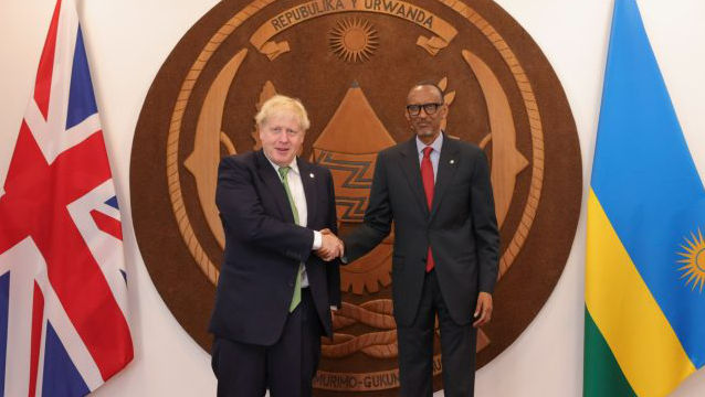 Boris Johnson îşi apără acordul cu Rwanda privind expulzarea migranţilor