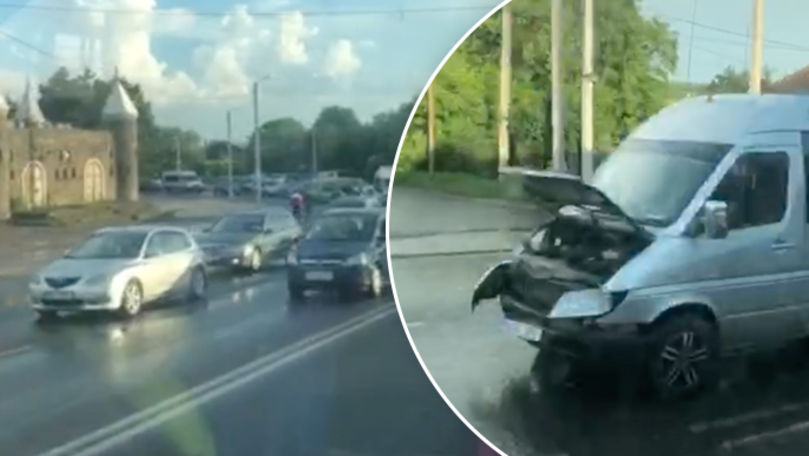 Accidente la Peresecina: Ambuteiaj uriaș, filmat pe drumul periculos