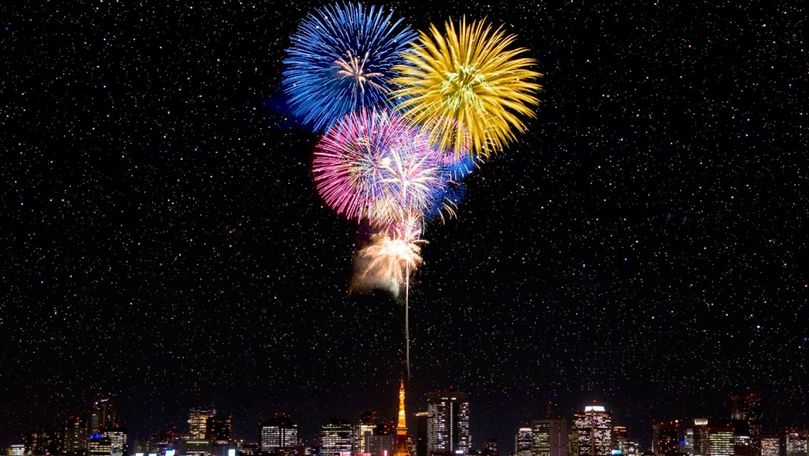 Japonezii au lansat focuri de artificii de pe vârful unui munte