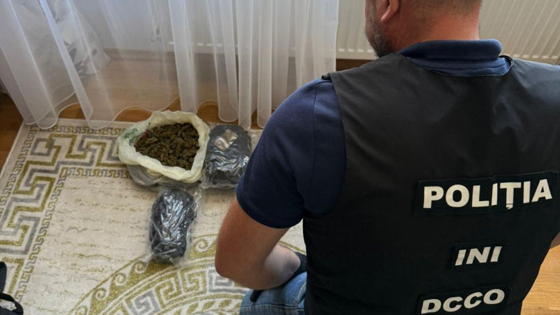 Cumpărau și vindeau droguri: O tânără și concubinul ei, reținuți