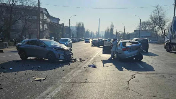 Accident în Capitală: O tânără de 29 de ani, transportată la spital
