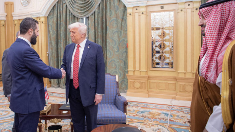 Donald Trump va pune capăt sancțiunilor SUA împotriva Siriei
