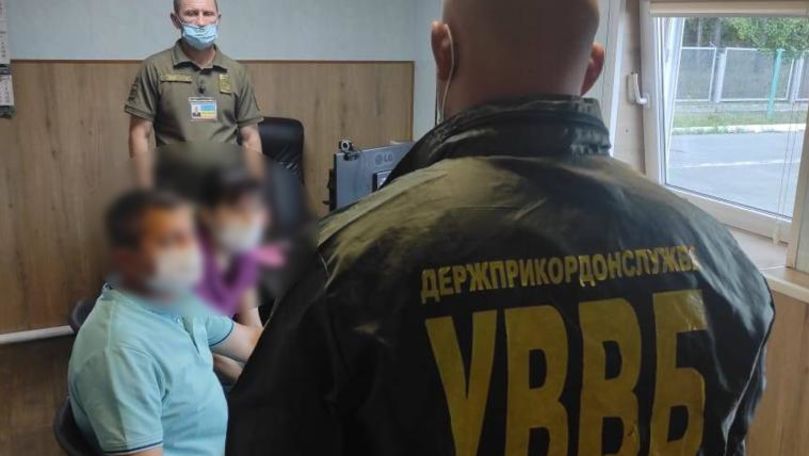 Un moldovean și concubina sa au încercat să mituiască vameșii ucraineni
