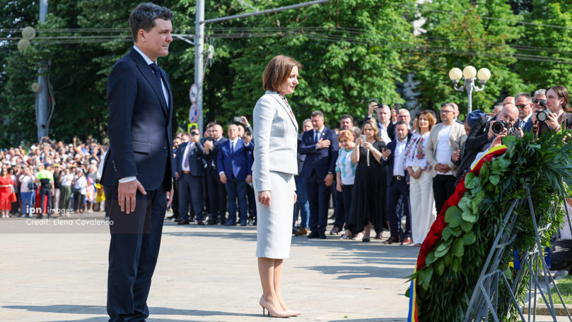 Dan și Sandu au depus flori la Monumentul lui Ștefan cel Mare și Sfânt