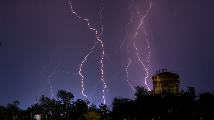 Avertizare meteo: Ploi cu fulgere, izolat cu intensificări ale vântului