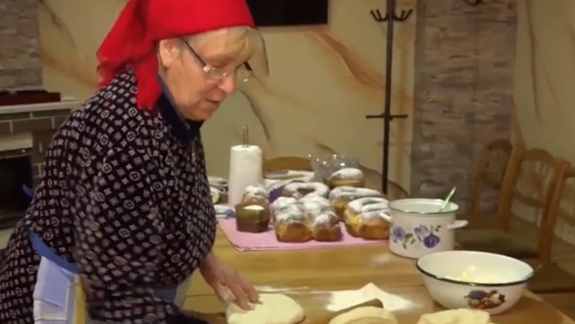 Mirosul de pască și pâine coaptă a cuprins satul Brăviceni
