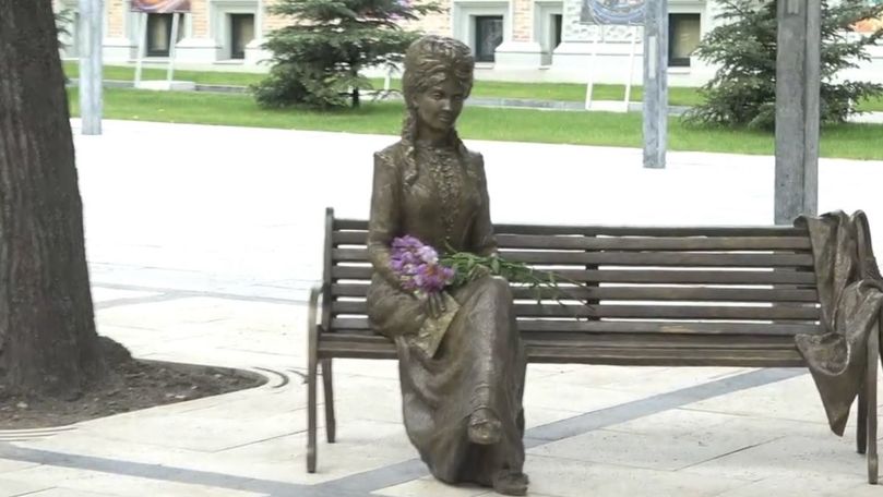 Sculptura Veronicăi Micle a fost inaugurată în scuarul Mihai Eminescu