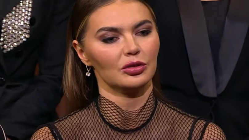 Алина Кабаева в прозрачном платье пришла на шоу Урганта.