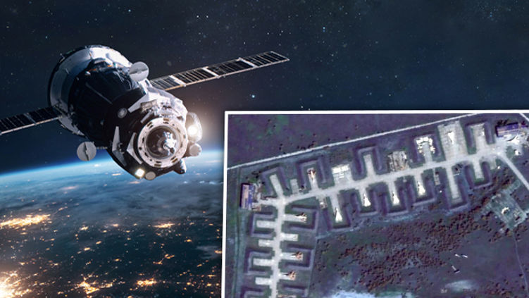 На спутниковых фото базы РФ в Крыму видны разбитые самолеты после взрывов. Коллаж Point.md.