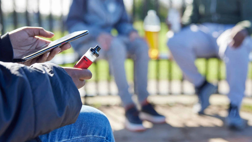 В школах Франции выросла популярность вейпов и снизилось число курильщиков сигарет.