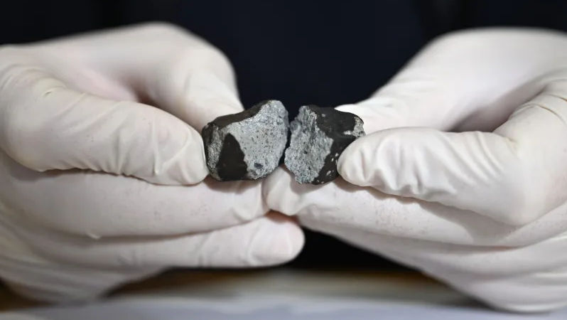 Canada: Imagini rare cu un meteorit care se prăbușește în fața unei case