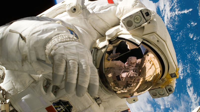 Cum un astronaut pășește pe Pământ după 197 de zile în spațiul cosmic