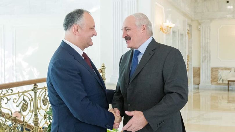 Lukașenko i-a cerut lui Dodon să transmită salutări Kremlinului