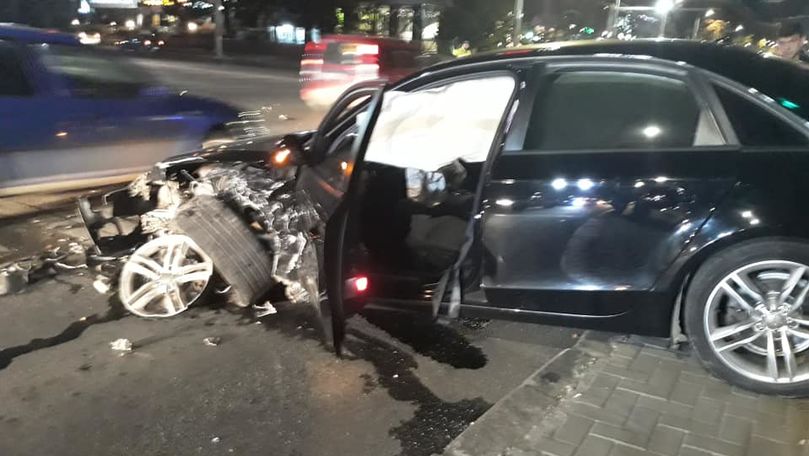 Accident rutier în centrul Capitalei: Un Mercedes și un Audi, făcute zob