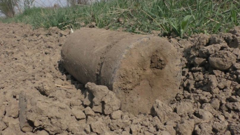 Descoperire periculoasă la Ungheni: Un obuz, găsit într-o grădină