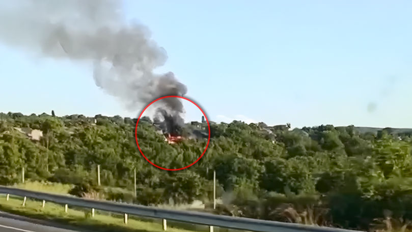 O casă bătrânească din Orhei, distrusă de flăcări