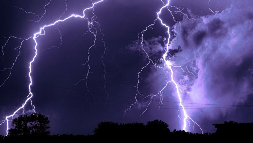 Avertizare meteorologică: Cod Galben de ploi cu descărcări electrice