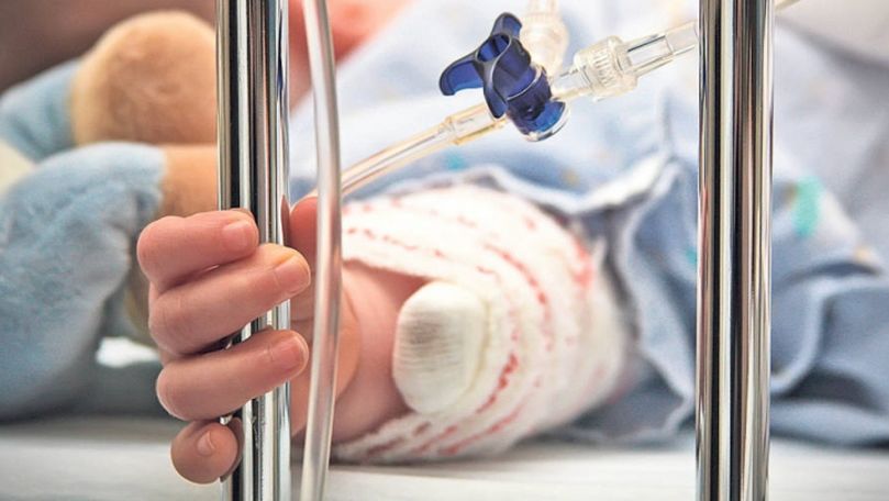 Un copil de 5 ani, la reanimare după ce s-a otrăvit cu pastile din gunoi