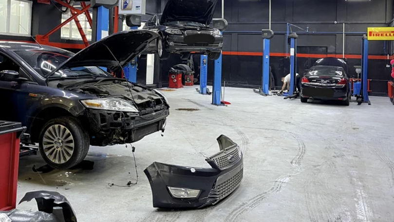 Service-ul din România unde clienții își repară singuri mașinile