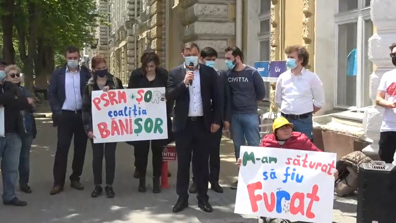 В акции участвовали несколько десятков человек.