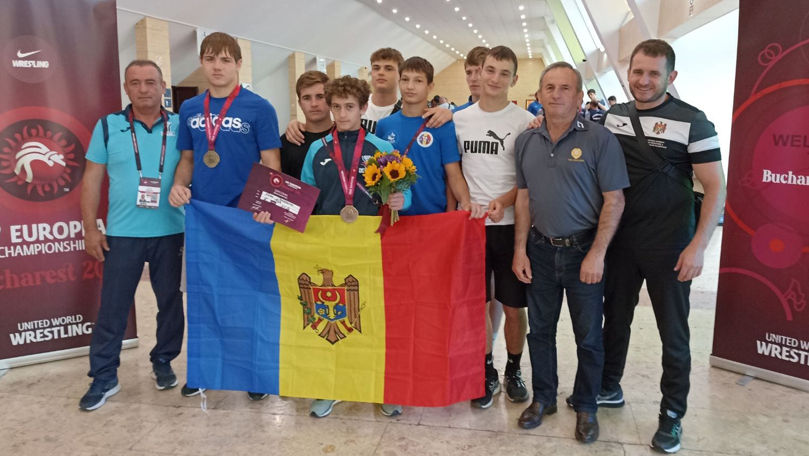Doi luptători moldoveni au cucerit titlul european Under 17