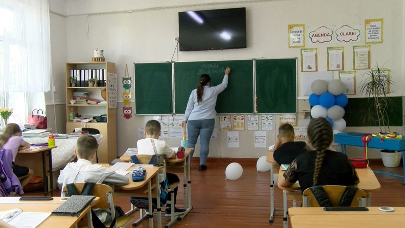 Ученики в сёлах Молдовы отстают на 3 года от городских школ.